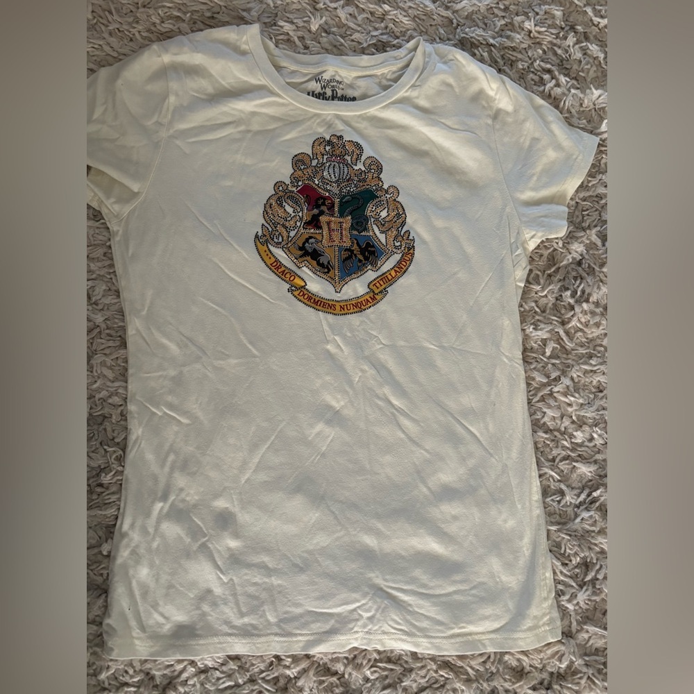 Universal Studios Harry Potter Rhinestone Cream T-Shirt with Crest Design Medium